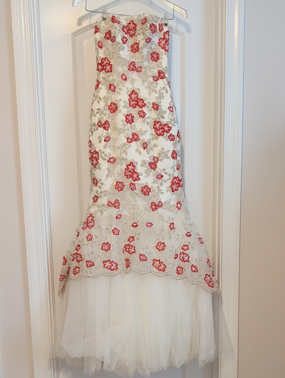 Women's White Floral Embroidered Strapless Dress with Red Accents